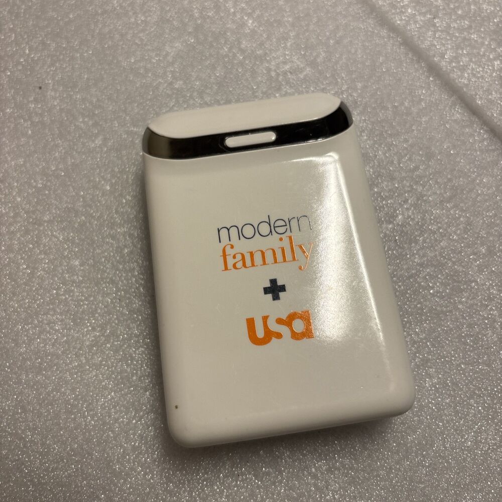 7800 mAh Micro USB Rechargeable Portable Power Bank Mofy Modern Family
